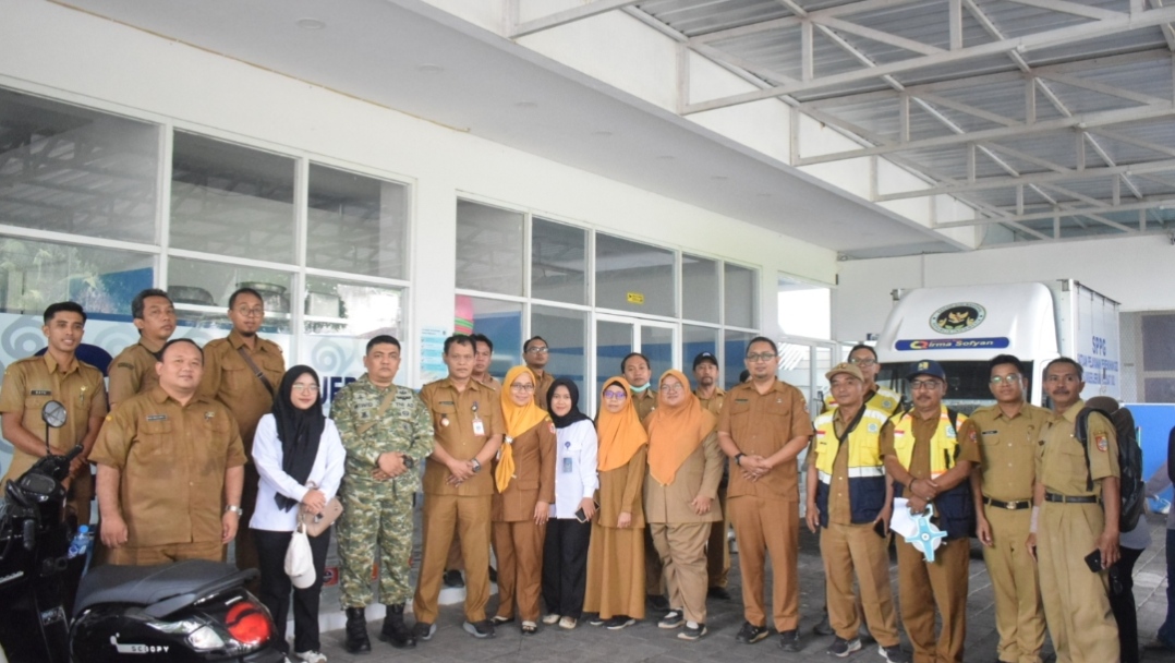 supervisi-enam-dapur-sppg-di-kalisat-pengawasan-program-mbg-libatkan-lintas-instansi-20261028