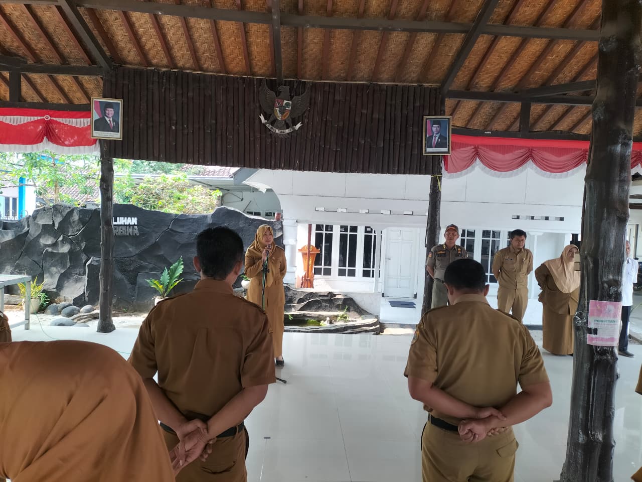 camat-wuluhan-ajak-karyawan-bersinergi-sukseskan-bunga-desaku-20261028