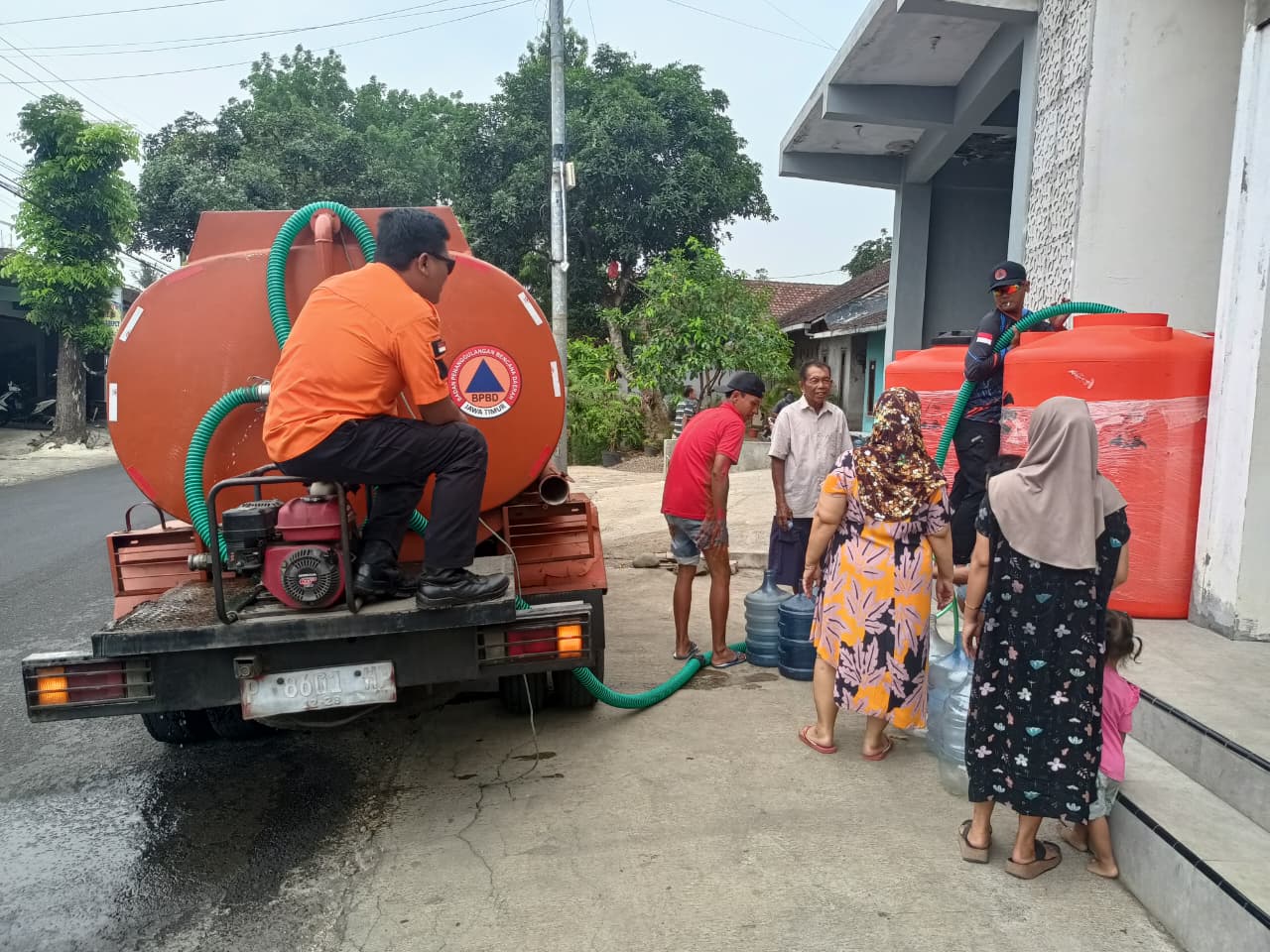 kekeringan-185-kk-di-baratan-jember-kembali-mendapat-distribusi-air-bersih-20261028