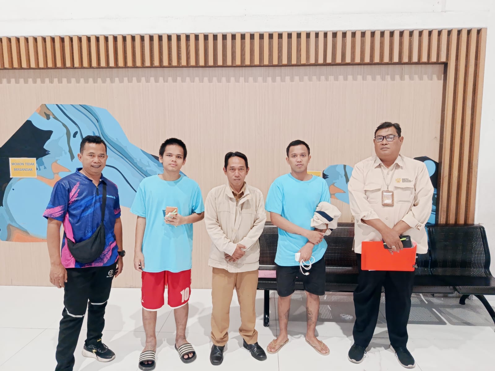 disnaker-jember-fasilitasi-pemulangan-dua-pmi-yang-dideportasi-dari-malaysia-20261028