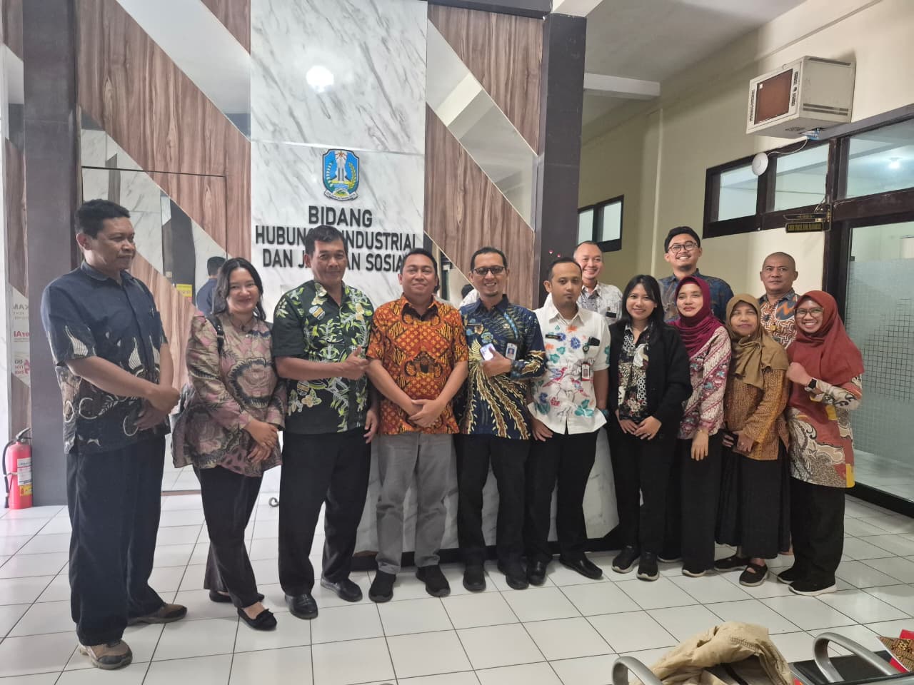 disnaker-jember-kunjungi-disnaker-provinsi-jatim-bahas-penanganan-permasalahan-pekerja-dan-penguatan-hubungan-industrial-20261028