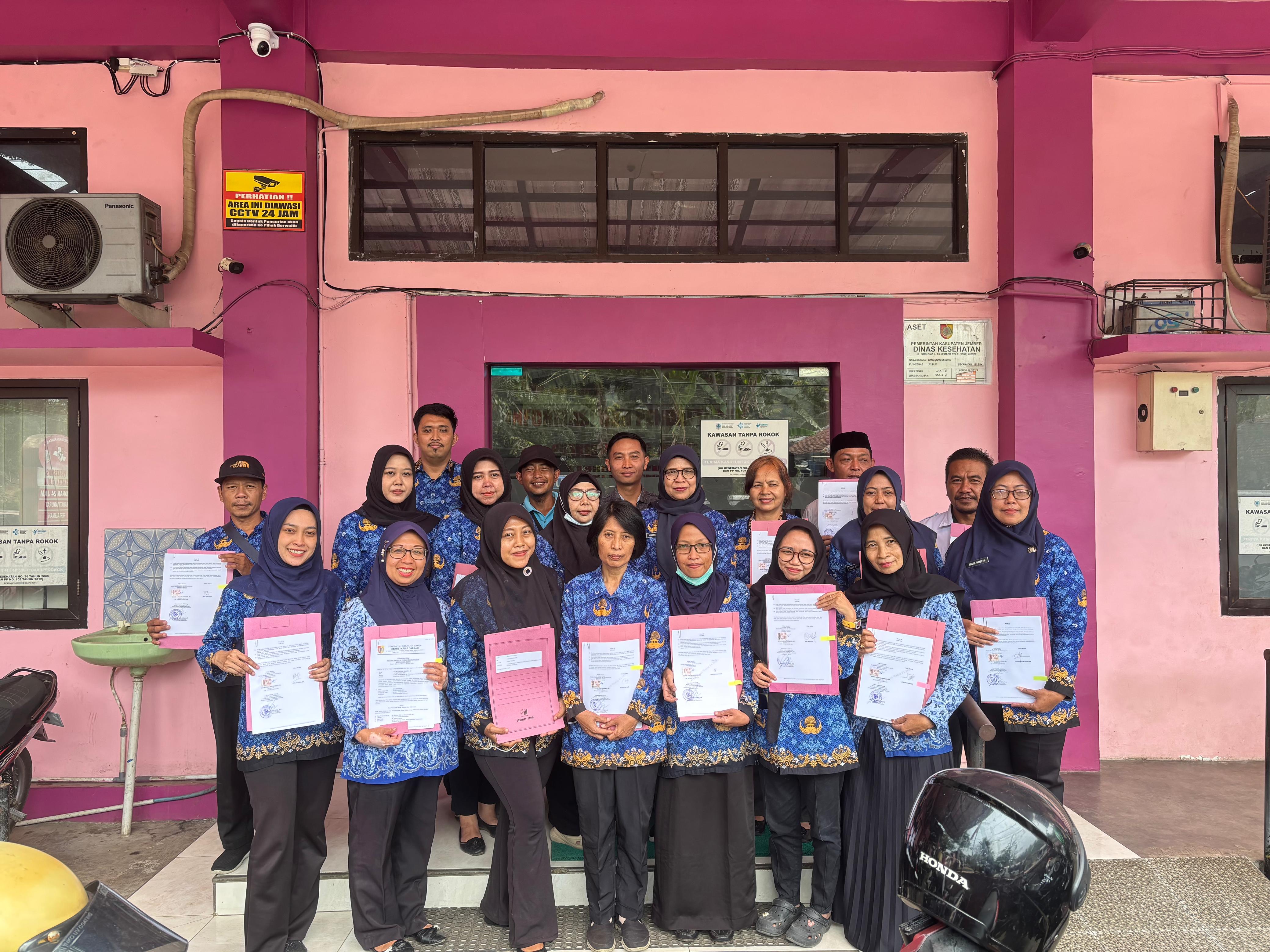 merawat-harapan-menguatkan-pengabdian-kepala-puskesmas-jelbuk-serahkan-sk-pppk-paruh-waktu-20261028