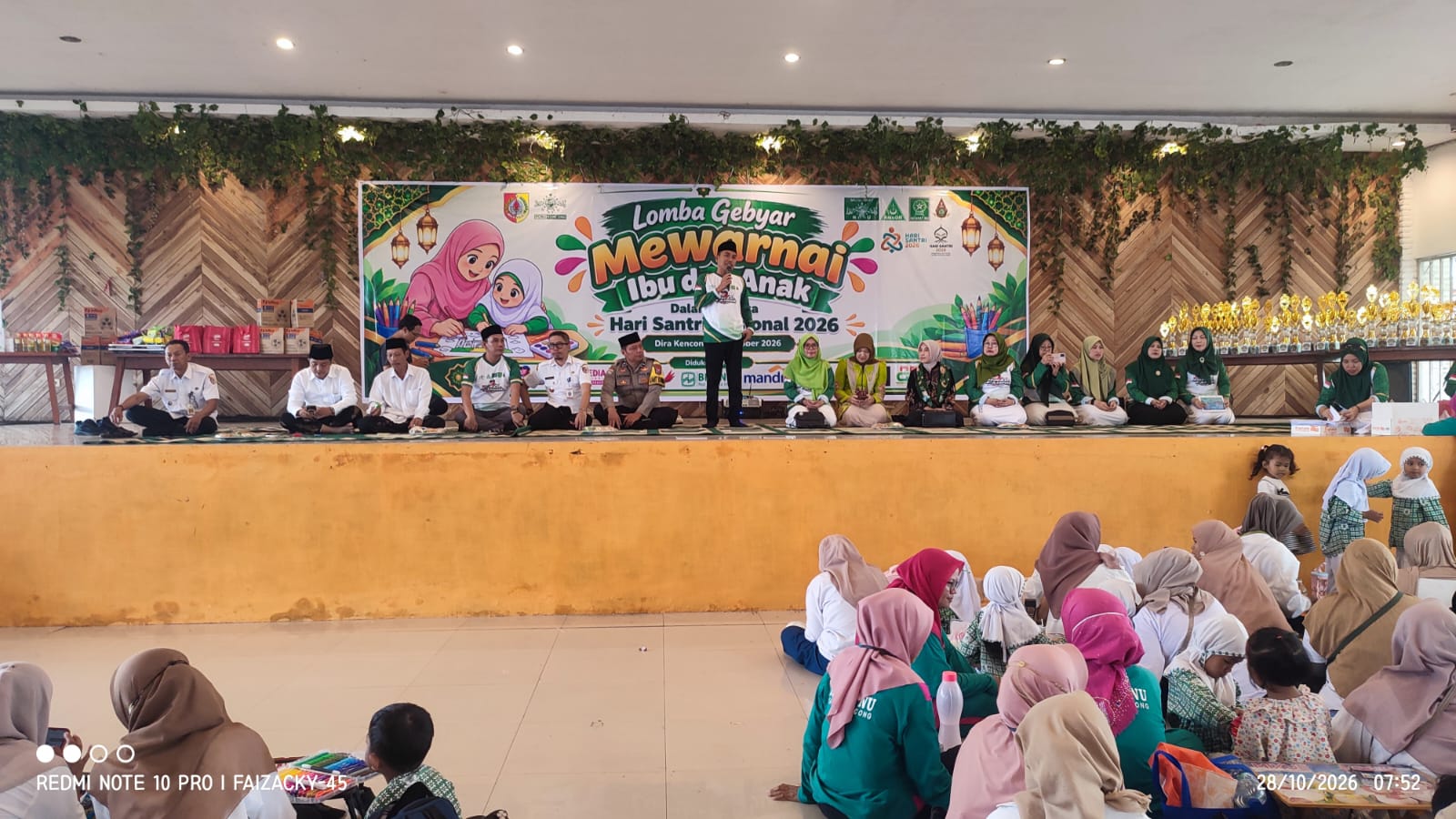 ribuan-ibu-dan-anak-meriahkan-gebyar-mewarnai-hari-santri-nasional-di-kencong-20261029