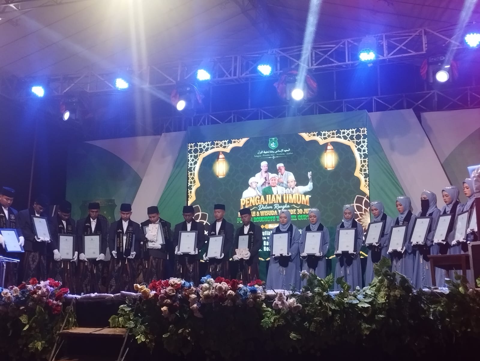 pengajian-umum-dan-wisuda-tahfidz-30-juz-di-pondokjoyo-berlangsung-khidmat-kecamatan-semboro-turut-amankan-kegiatan-20261029